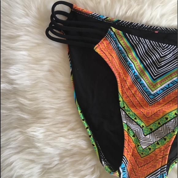 Rip Curl Bikini bottom - Picture 2 of 6